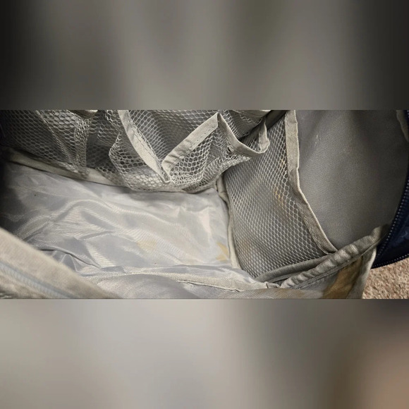 Navy blue travel toiletry bag - Picture 8 of 9